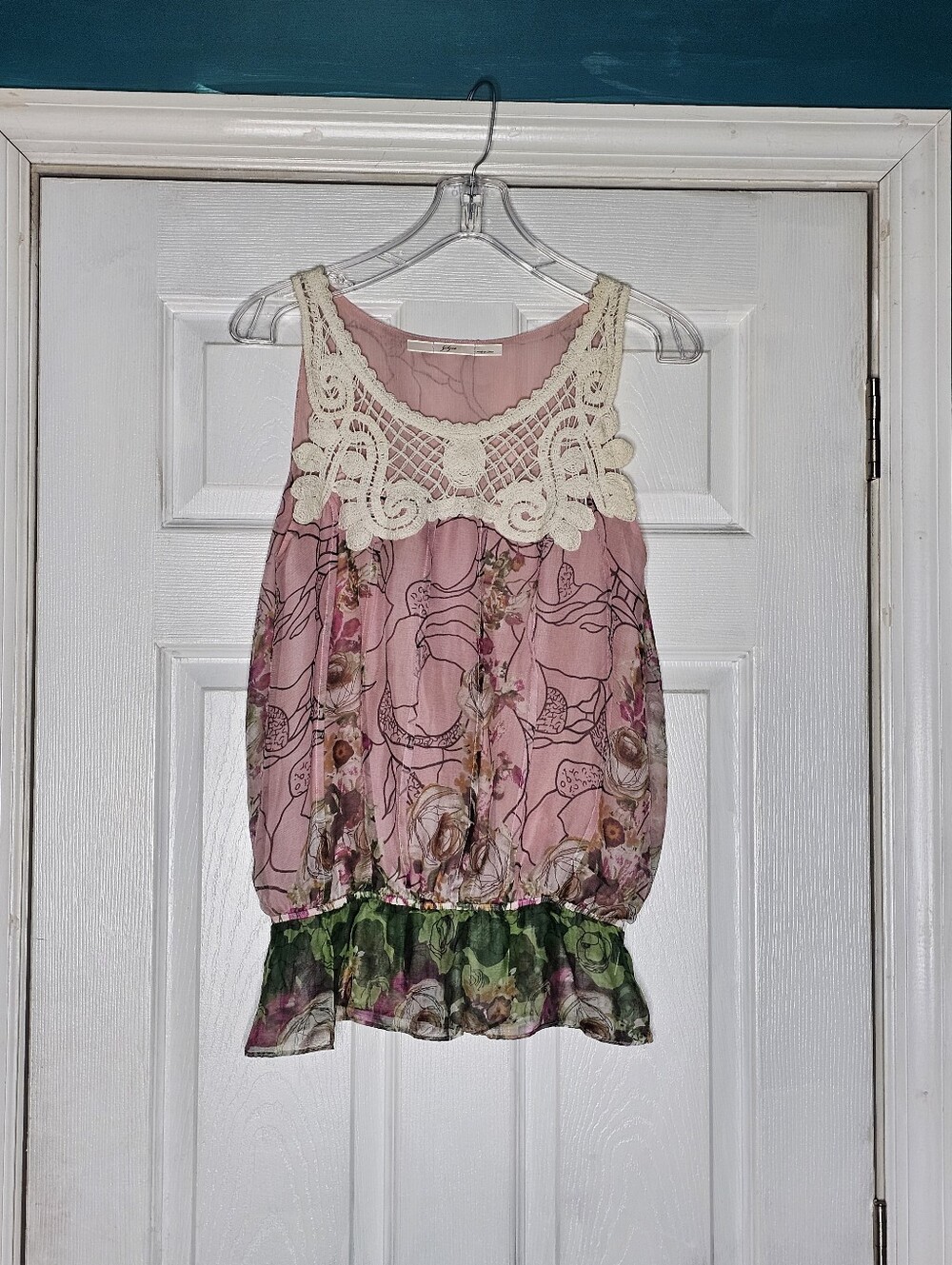 Gibson Pink Floral Crocheted Yoke Sleeveless Top